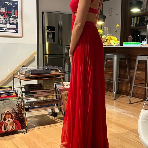 Robe rouge de bal - Picture 4 of 6